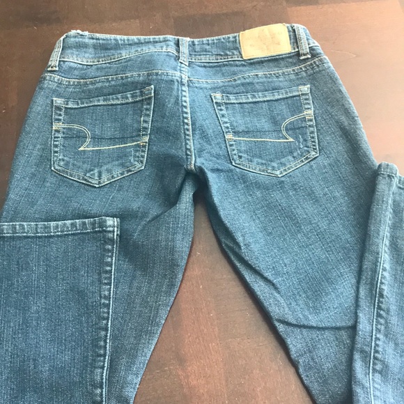 American Eagle 🦅💙💙Women Jeans - Picture 1 of 8